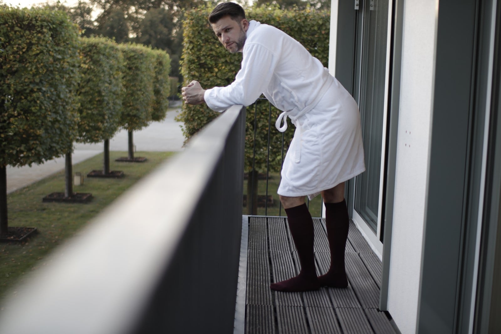 Gentlemen’s_Club_Germany_FALKE_Airport_Oxford_Stripes_Shadow_Autumn-001