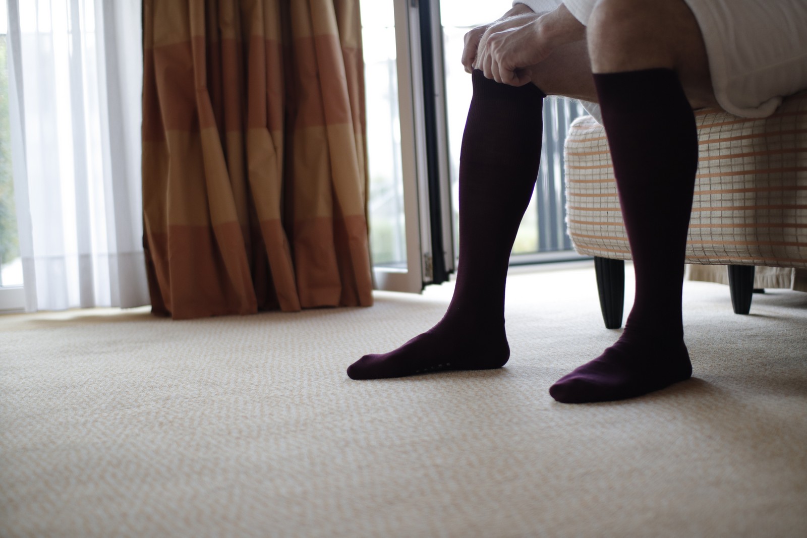Gentlemen’s_Club_Germany_FALKE_Airport_Oxford_Stripes_Shadow_Autumn-014