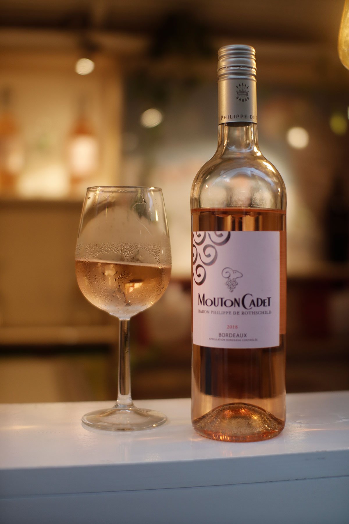 Ein Gläschen Rosé von Mouton Cadet - Gentlemens Club Germany